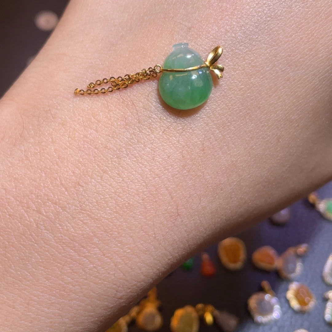 翡翠18K金镶嵌颈饰