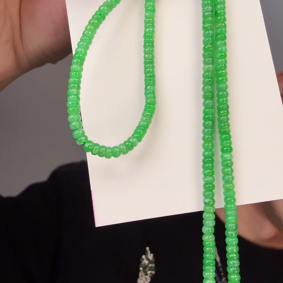 翡翠颈饰未镶嵌一件