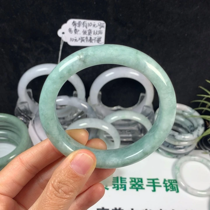 翡翠未镶嵌手镯35号。 59圈