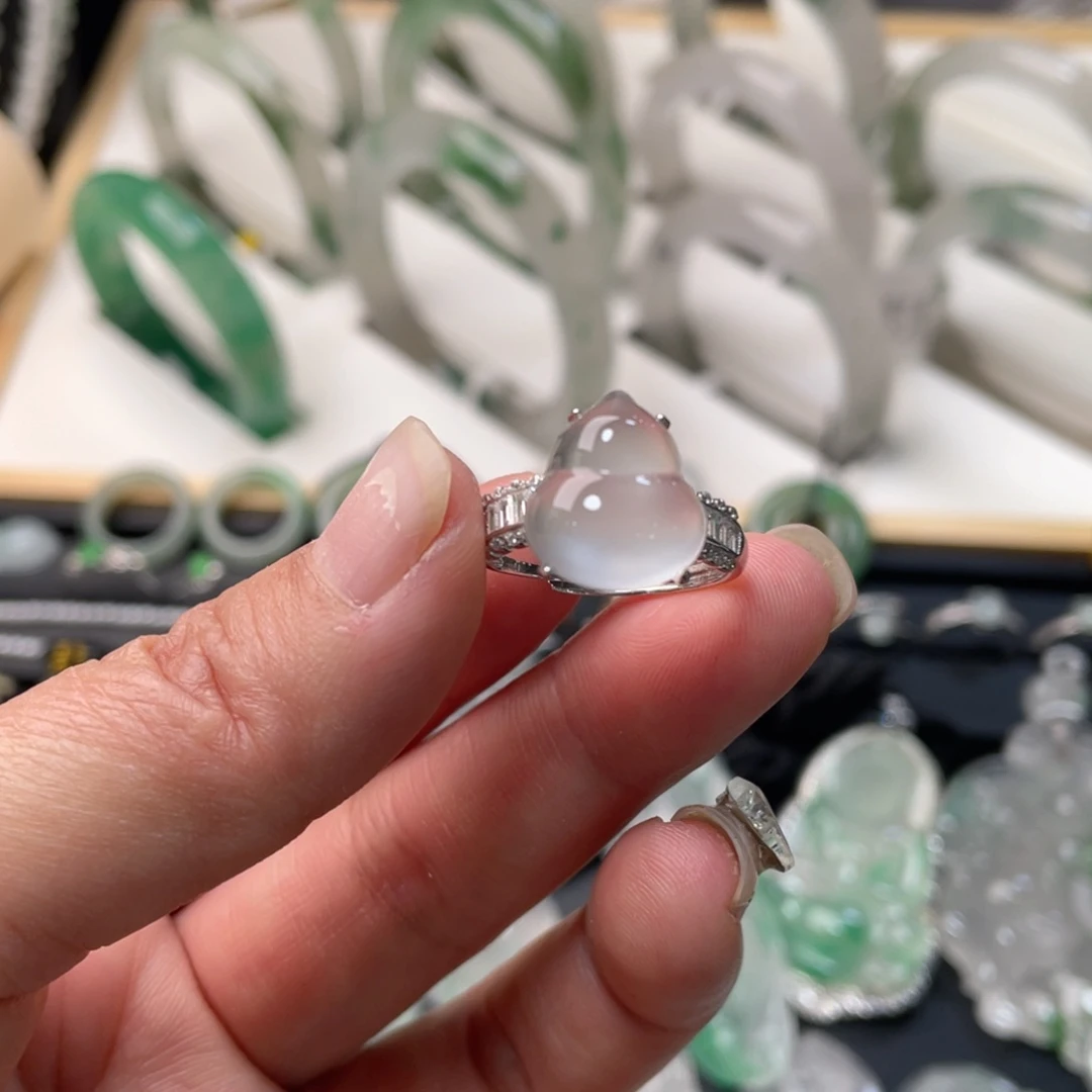 未镶嵌石英质玉戒指?****?