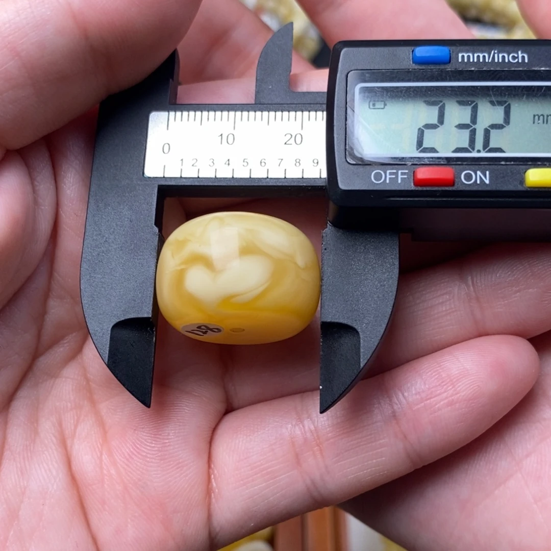 蜜蜡未镶嵌珠宝奇石23