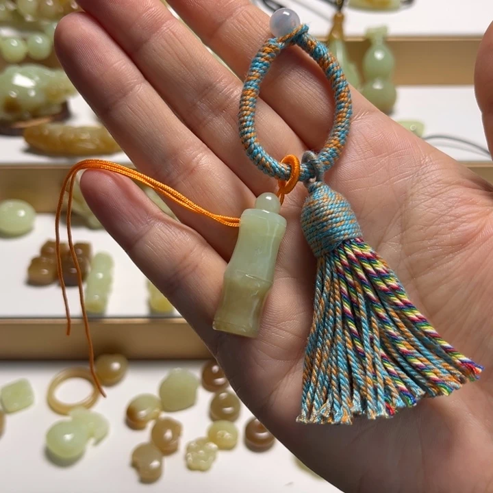 和田玉未镶嵌颈饰微瑕