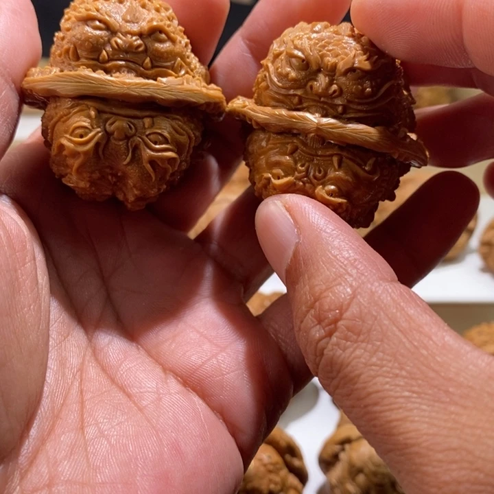 还***字把件文玩核桃纯手工雕刻文玩核桃