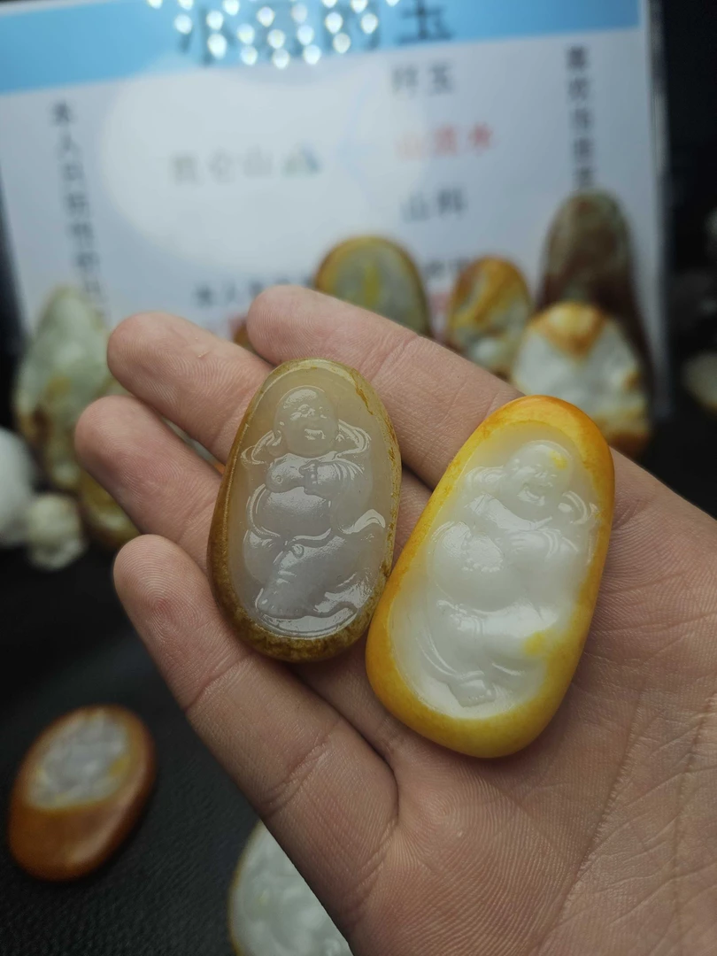 和田玉佛公吊坠放漏