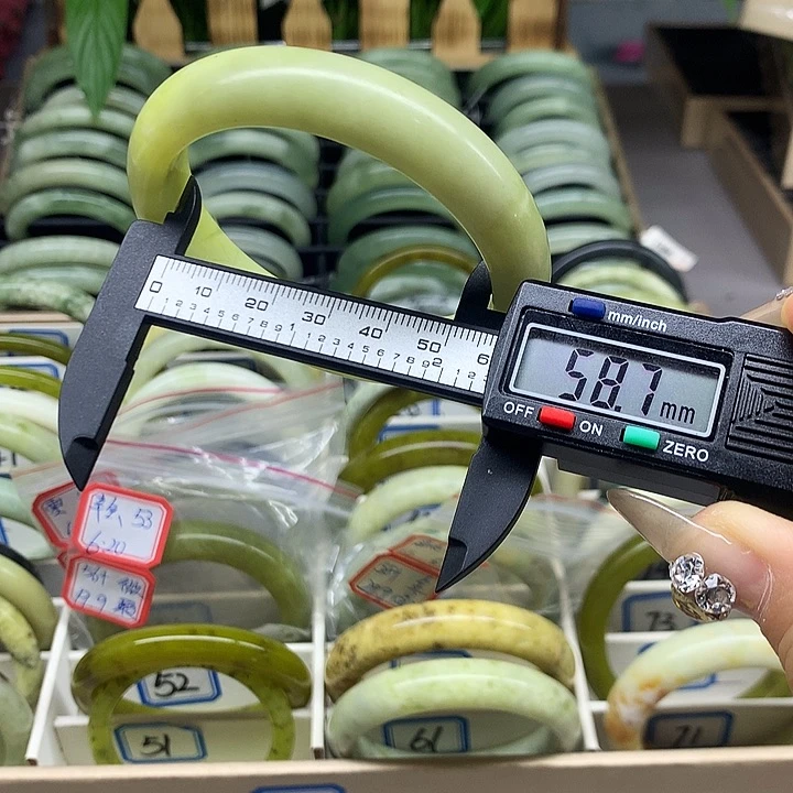 未镶嵌蛇纹石玉手镯69