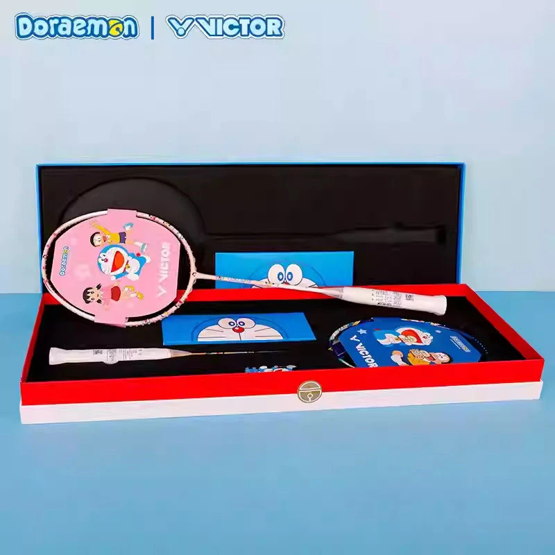 VICTOR/威克多胜利羽毛球拍哆啦A梦联名系列双拍对拍礼盒DRM-SET