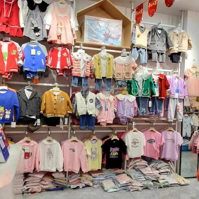 各种品牌四季童装