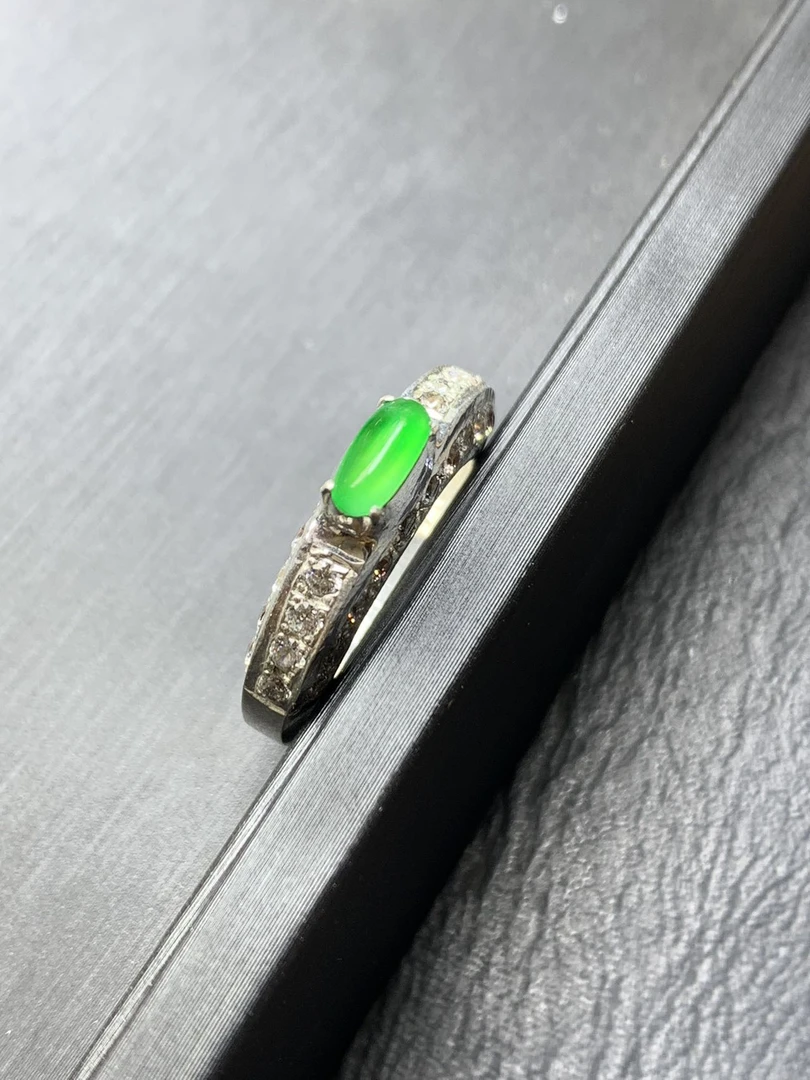 【春日珠宝】天然缅甸A货翡翠满色木那冰绿戒指蛋面小精品男女通用