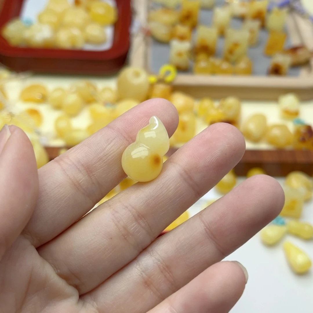 【闪购商品】蜜蜡裸石未镶嵌配饰