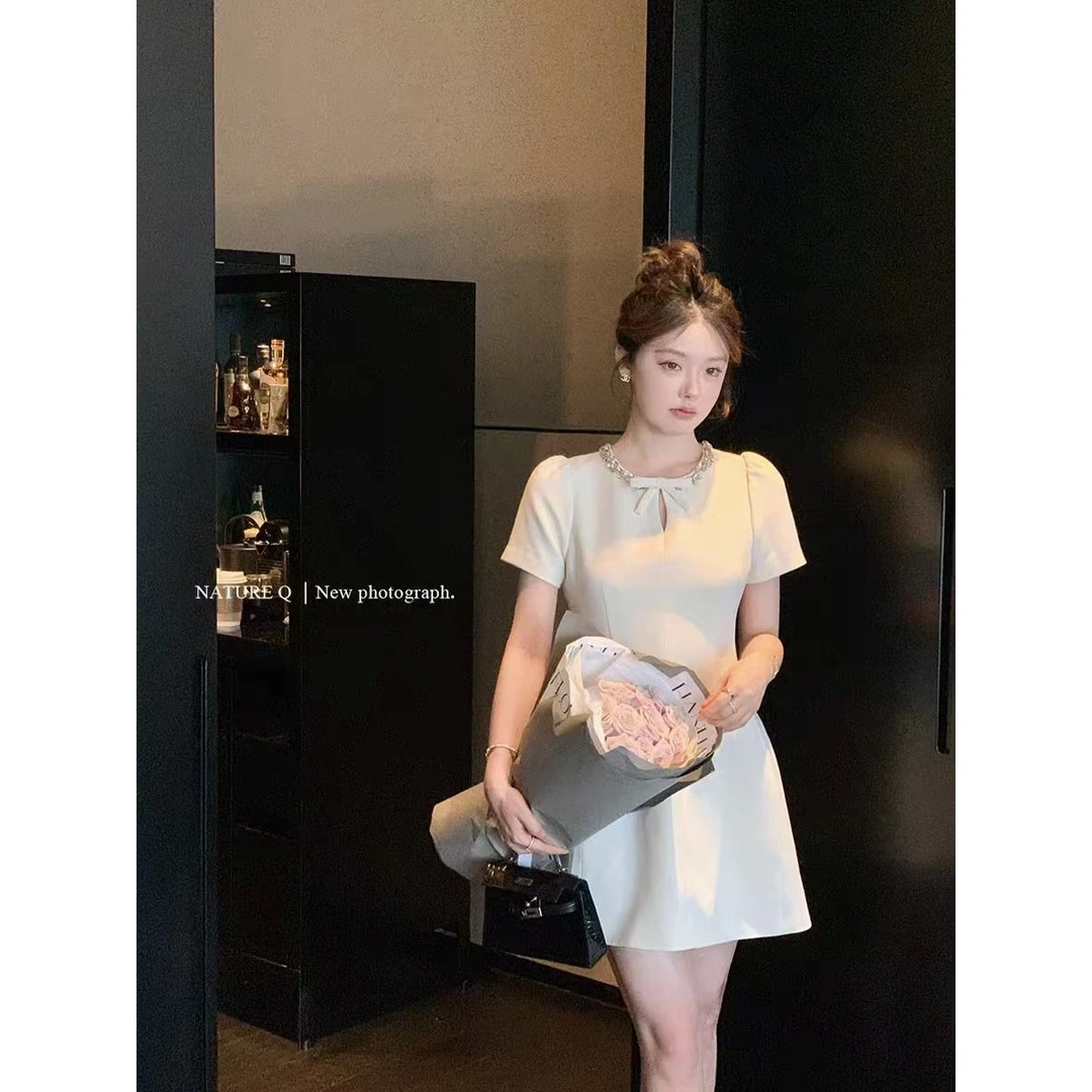 重工钻领收腰连衣裙女时尚高级感蝴蝶结小U领生日节日送礼小黑裙