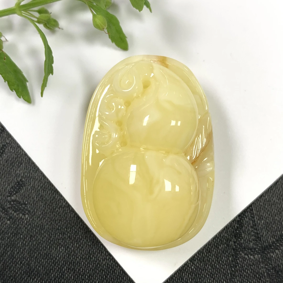 「戴琴珠宝」Z766-蜜蜡雕刻件吊坠（多样性发其一）