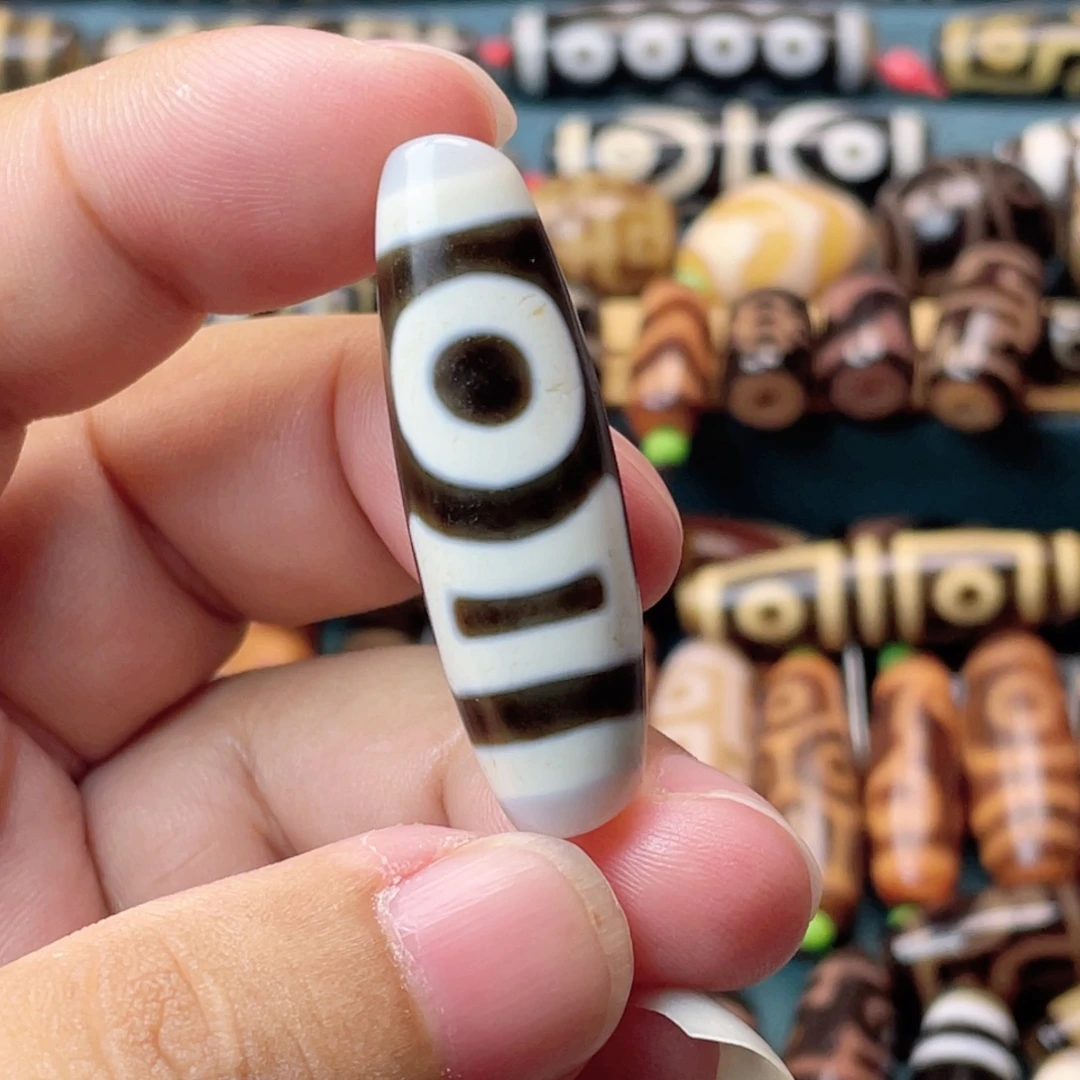 玛瑙/玉髓未镶嵌锁骨朱砂双天地