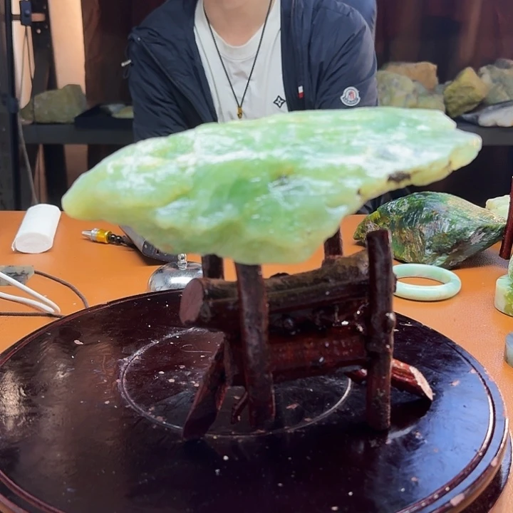 蛇纹石玉原石未镶嵌胡**人2