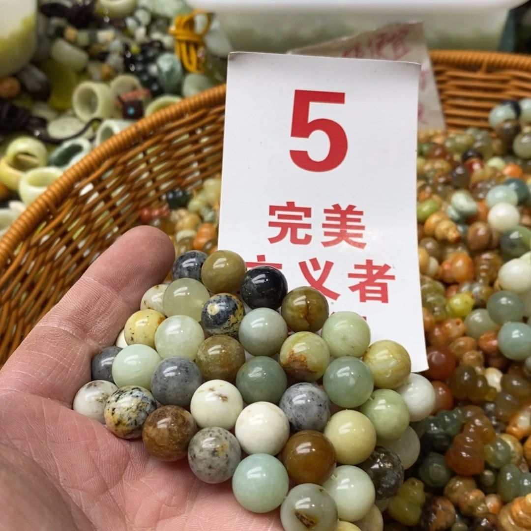 蛇纹石玉挂坠未镶嵌