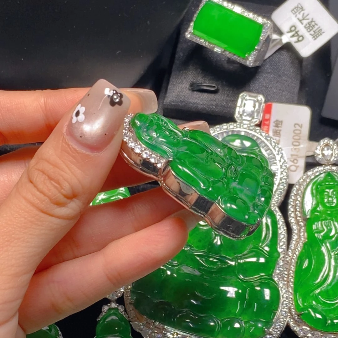 翡翠未镶嵌吊坠(不含链)