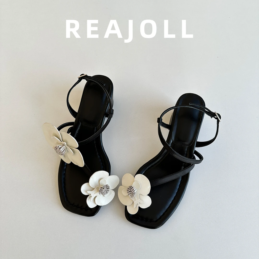 凉鞋女夏外穿2025新款花朵粗跟绝美不累脚时尚法式ins仙女高跟鞋