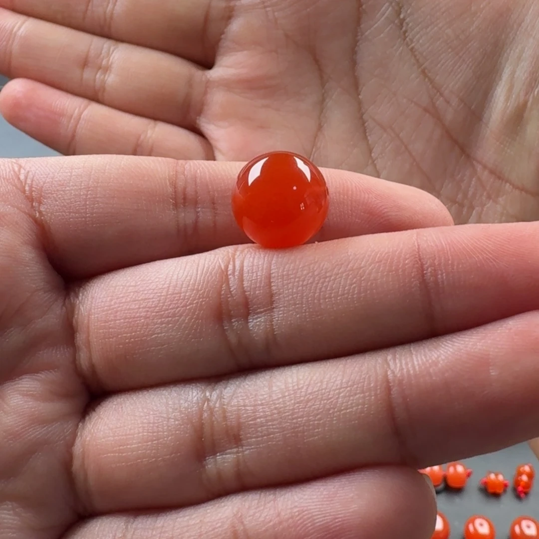 南红玛瑙未镶嵌圆珠13mm