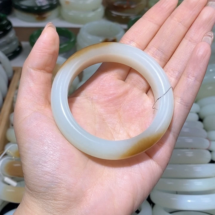 和田玉手镯未镶嵌天地糖镯