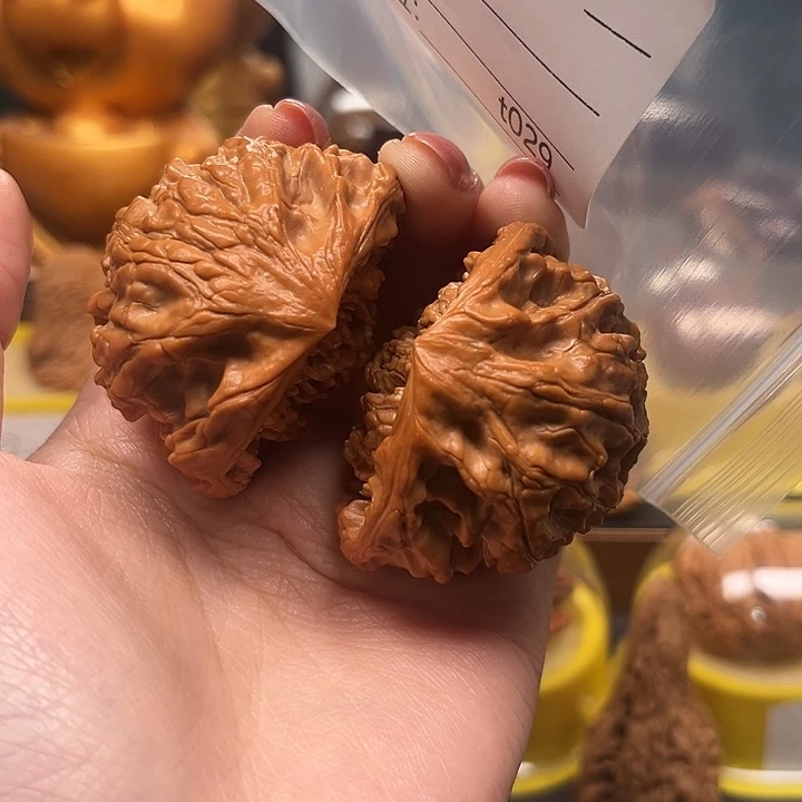 石***礼吊坠桃核蛇头蛇尾