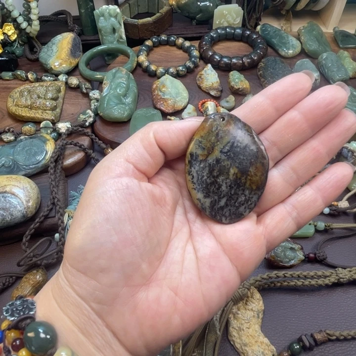 和田玉未镶嵌珠宝半成品