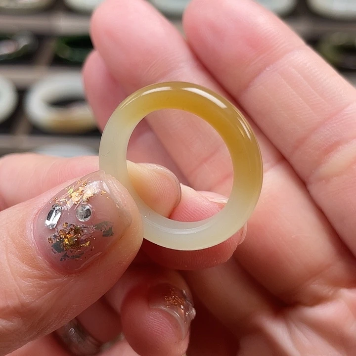 和田玉未镶嵌戒圈