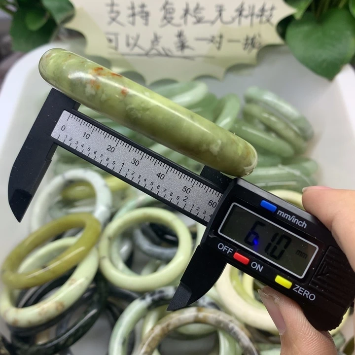 蛇纹石玉未镶嵌手镯69