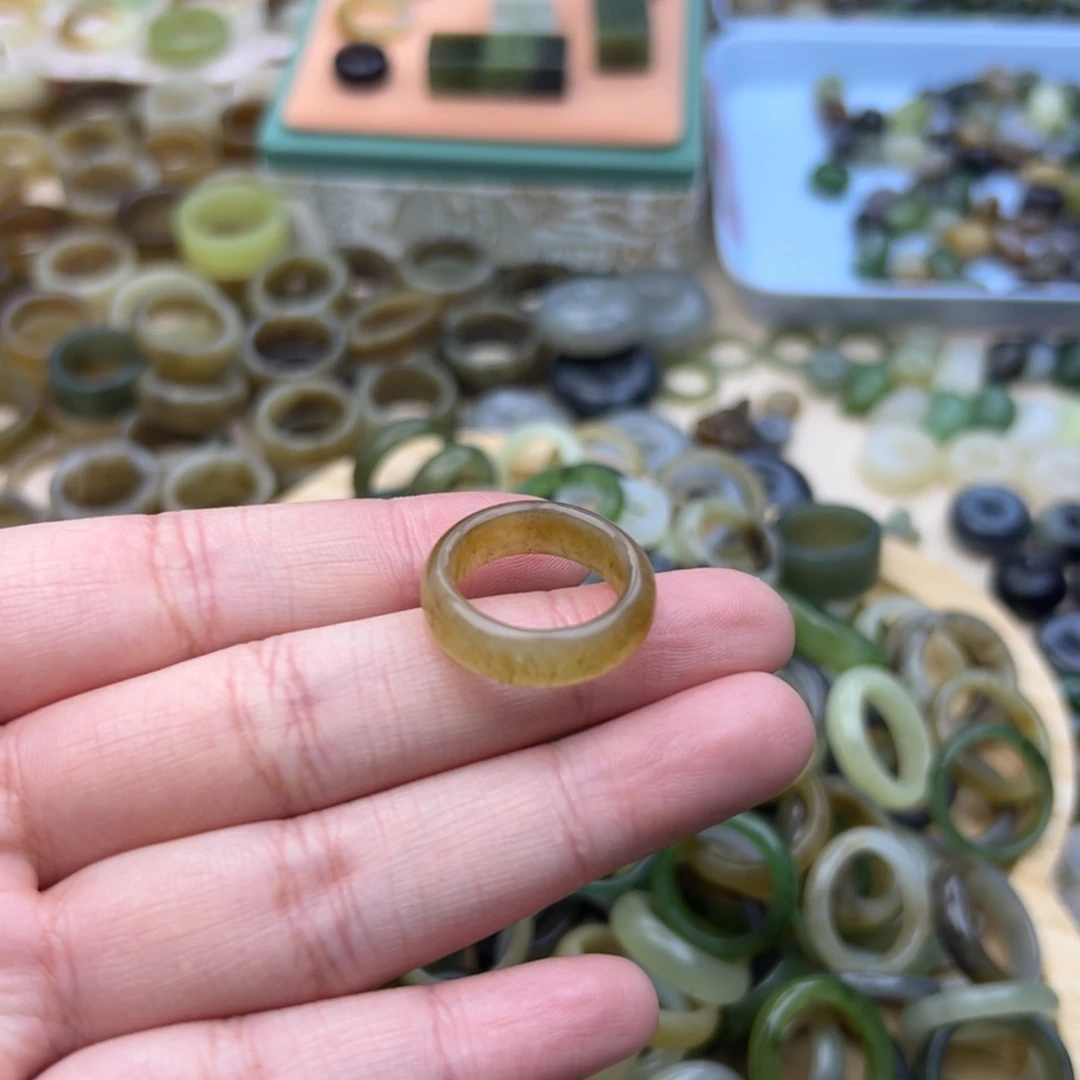 你***你和田玉未镶嵌颈饰