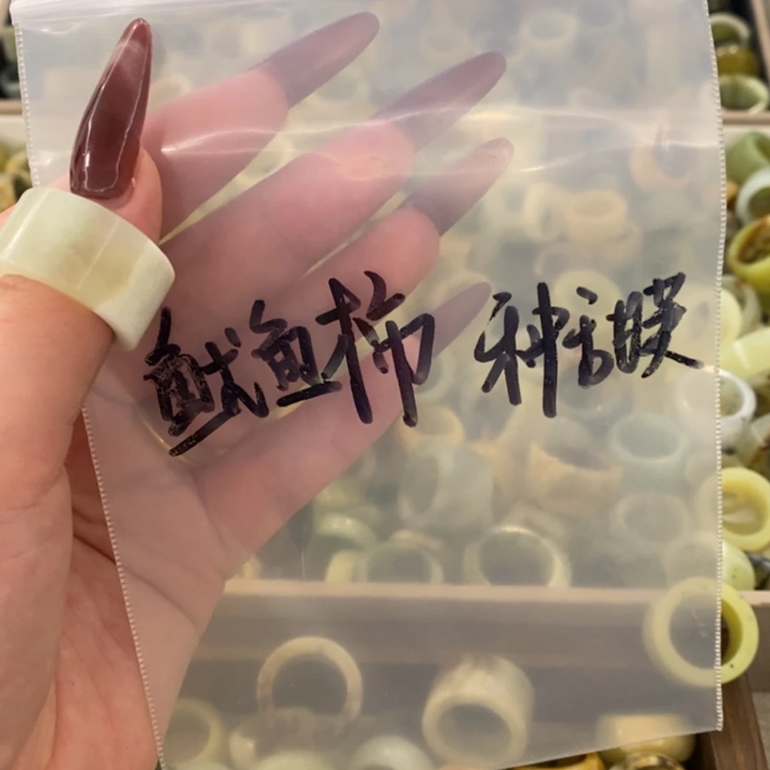 鱿***芙蛇纹石玉未镶嵌戒指