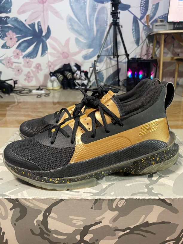 95新 maje 42码265/Under Armour Curry 7 实战缓冲 篮球鞋