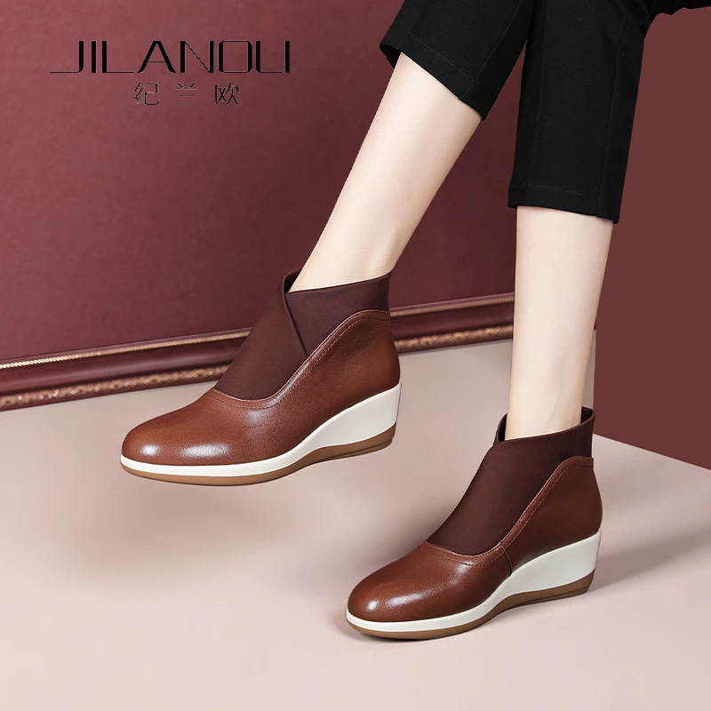 松紧口短靴女秋冬单靴2025新款棕色复古厚底妈妈鞋冬加绒真皮女鞋