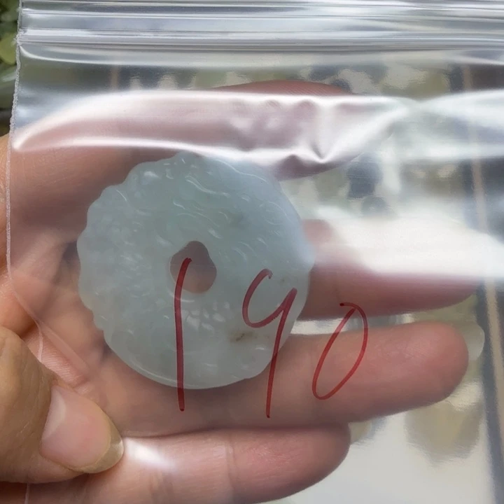 透闪石-蛇纹石玉吊坠未镶嵌