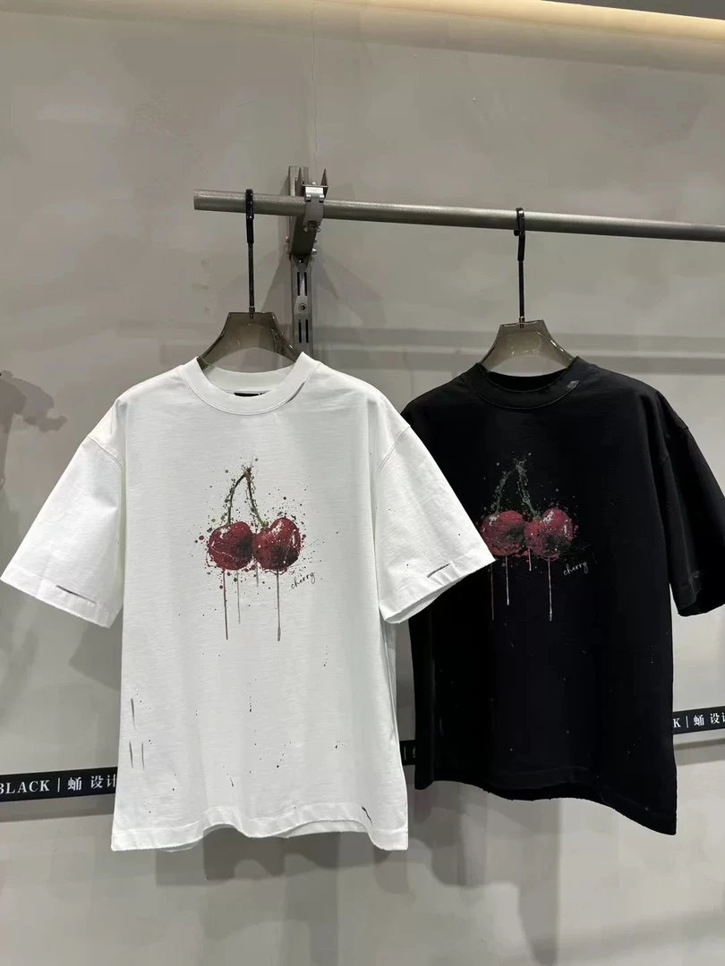 ARUI“100%棉手绘樱桃”夏季潮牌刮破漆点设计感印花短袖