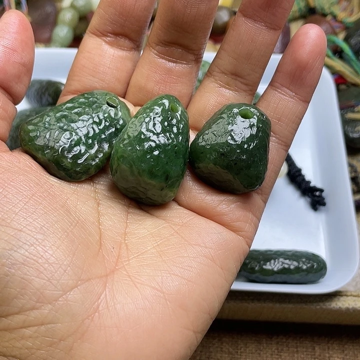 和田玉（糖玉）颈饰未镶嵌木*石11