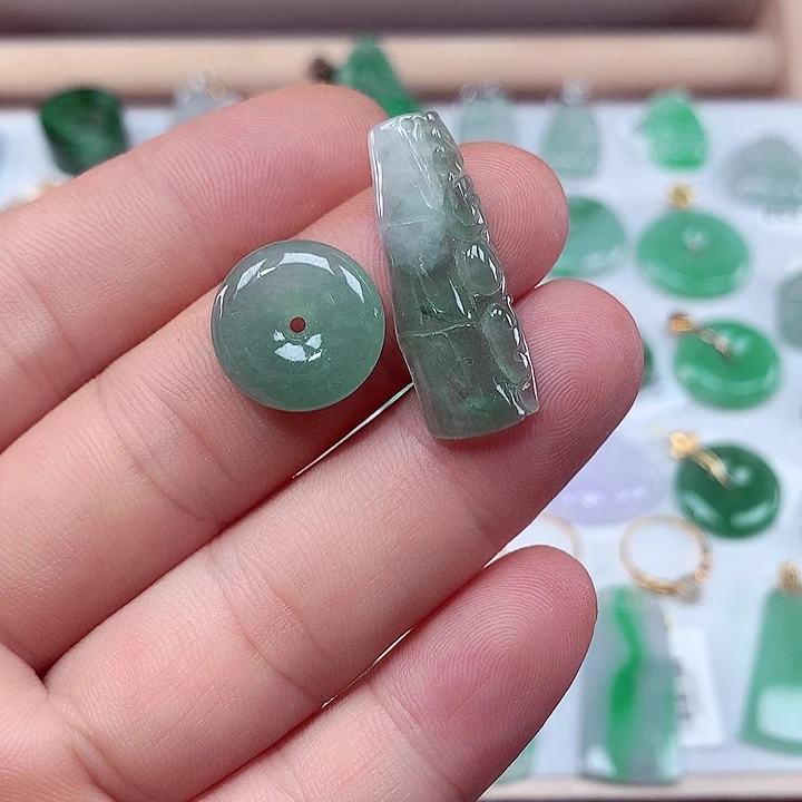 翡翠未镶嵌颈饰吊坠