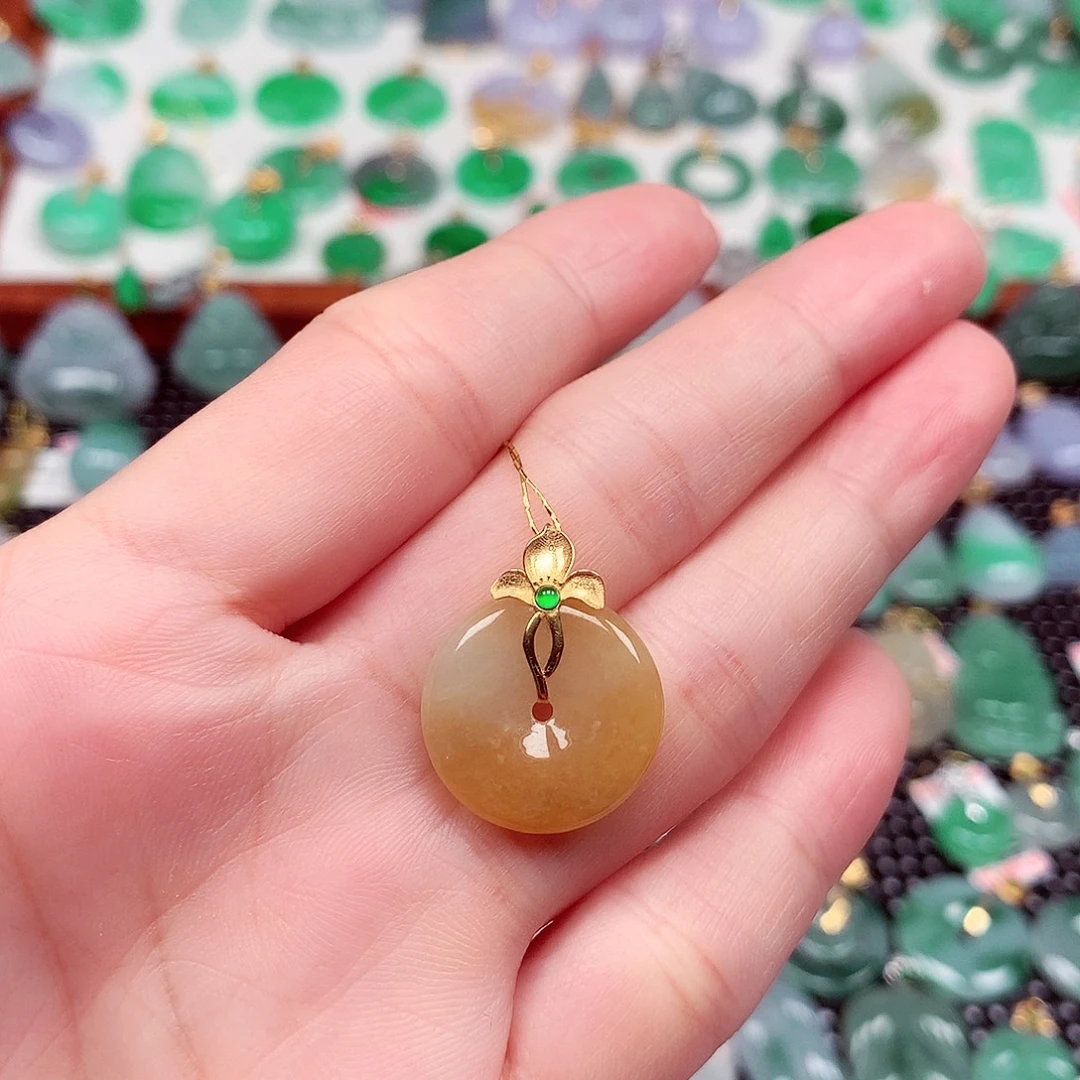 翡翠18K金镶嵌颈饰