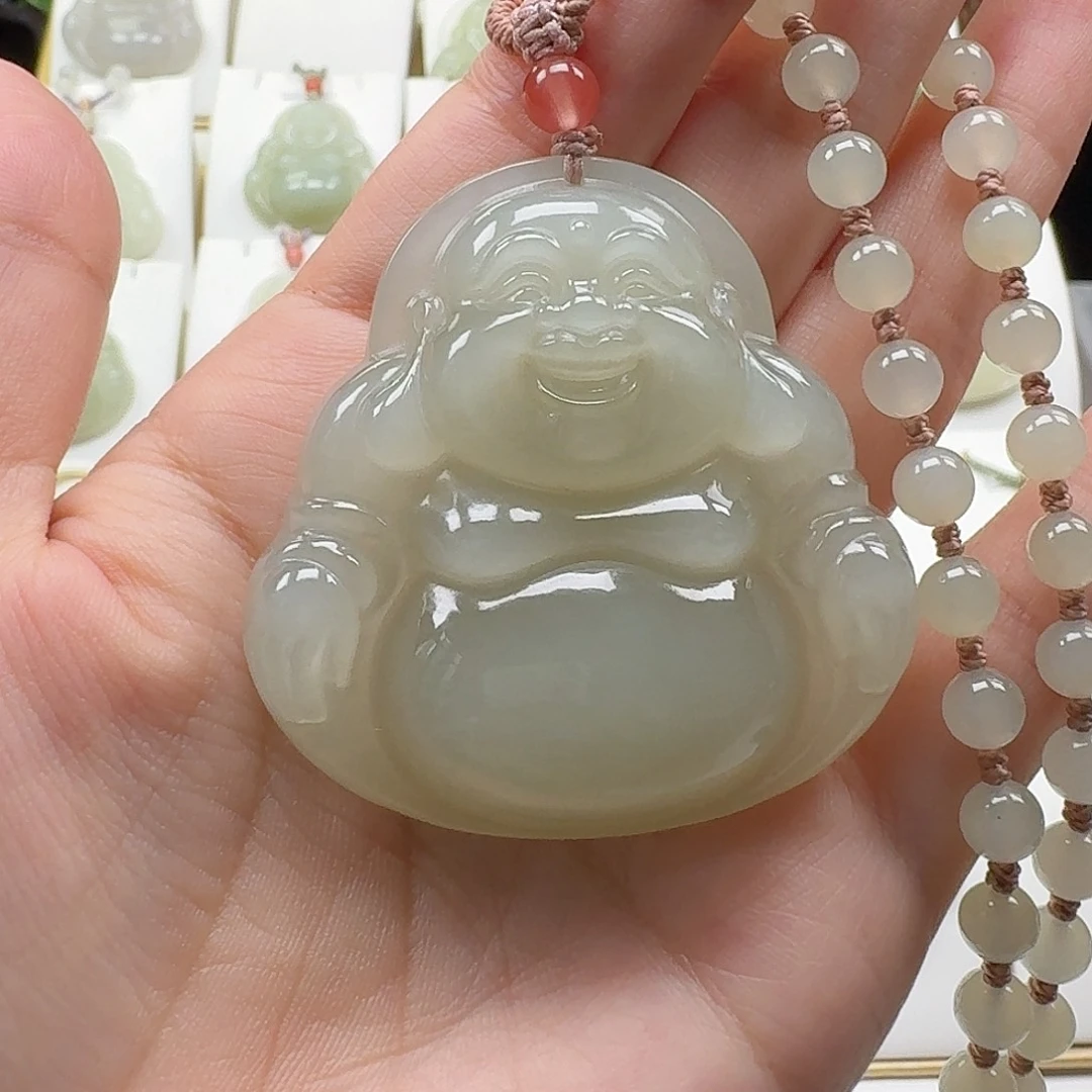 小***妹和田玉未镶嵌颈饰