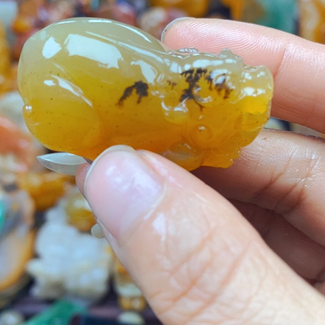 石英质玉（黄龙玉）未镶嵌颈饰