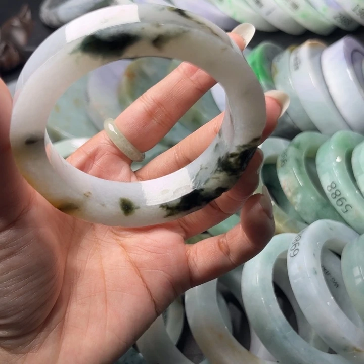 定制翡翠未镶嵌手镯