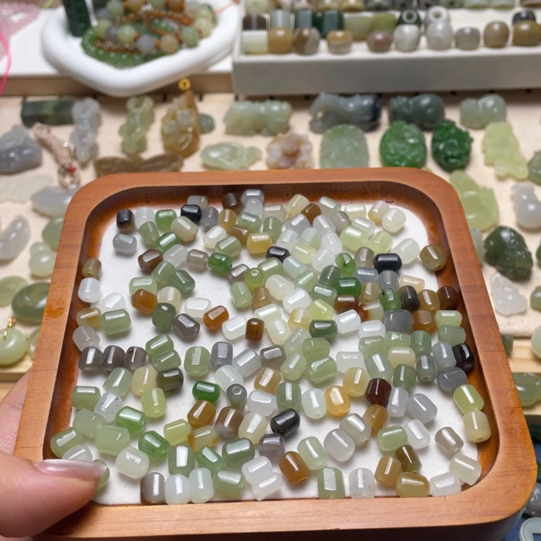 和田玉未镶嵌颈饰一个