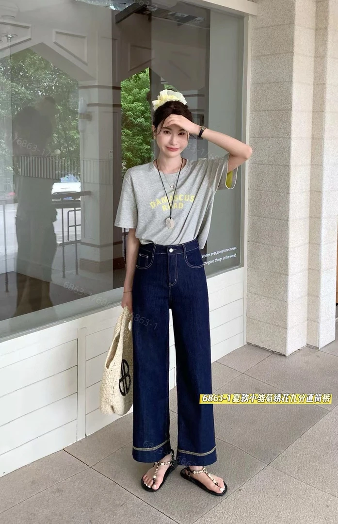 水洗蓝夏款小雏菊绣花九分直桶牛仔裤女