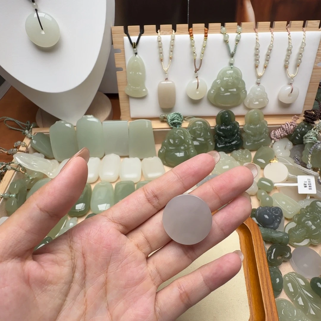 颈饰未镶嵌和田玉