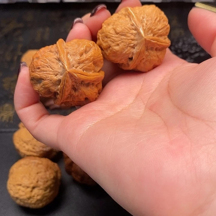 文玩核桃吊坠磐石三棱