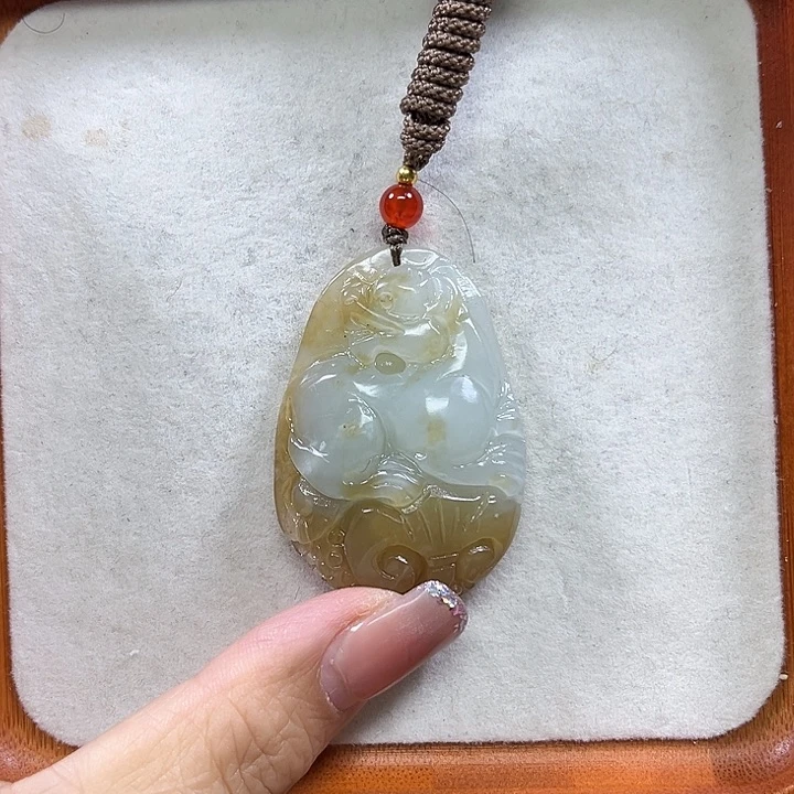 颈饰未镶嵌和田玉（糖玉）