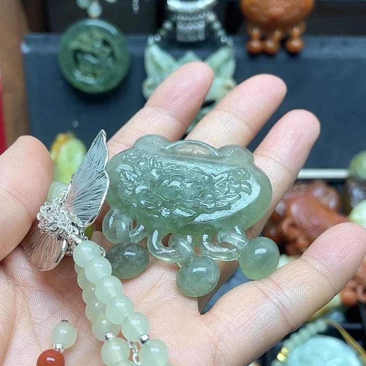 未镶嵌蛇纹石玉颈饰