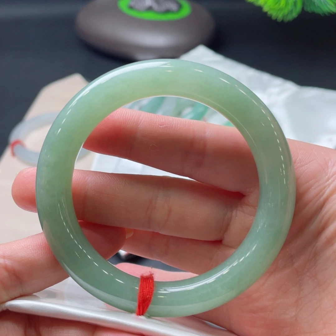【闪购商品】翡翠手镯未镶嵌55.2圆条