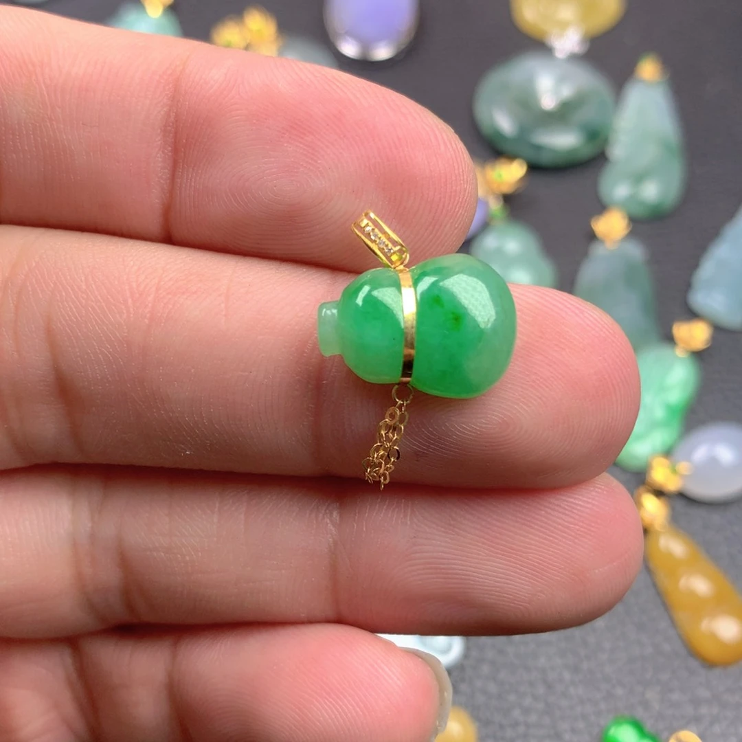 【闪购商品】颈饰18K金镶嵌翡翠柒翡翠