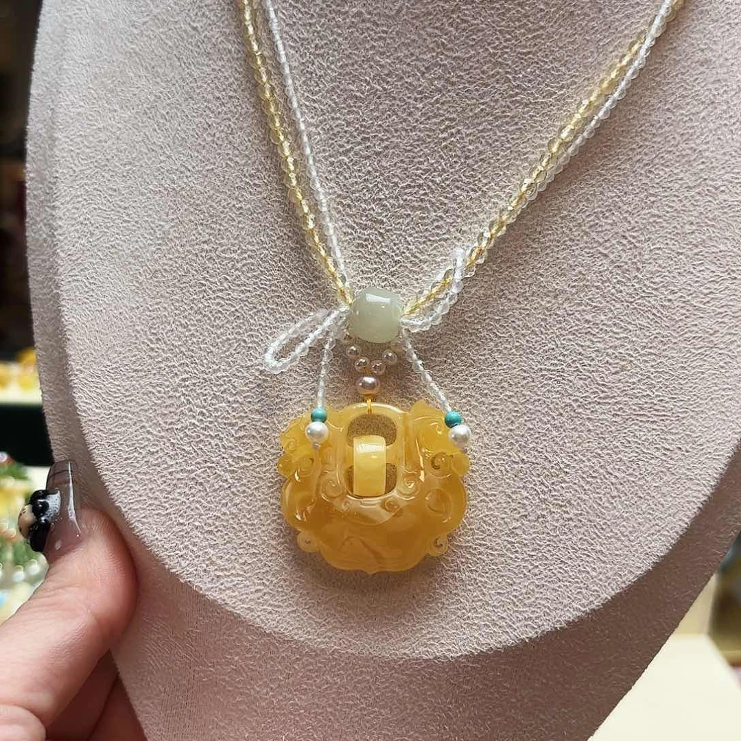 琥珀颈饰未镶嵌琥珀
