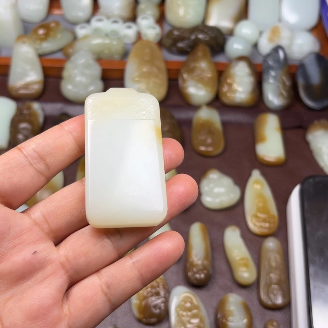 和田玉（糖玉）未镶嵌颈饰