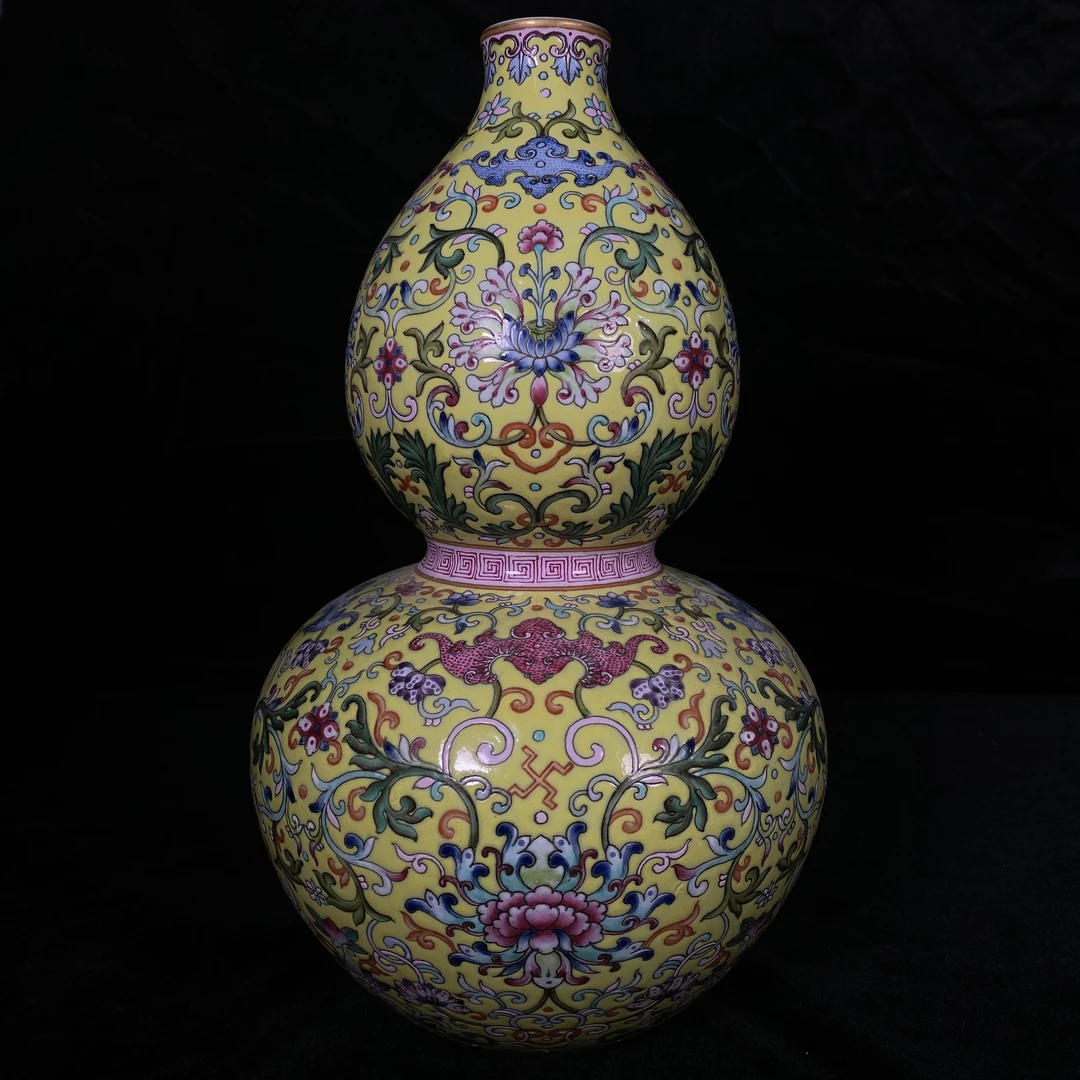 当代仿制 黄地粉彩葫芦瓶