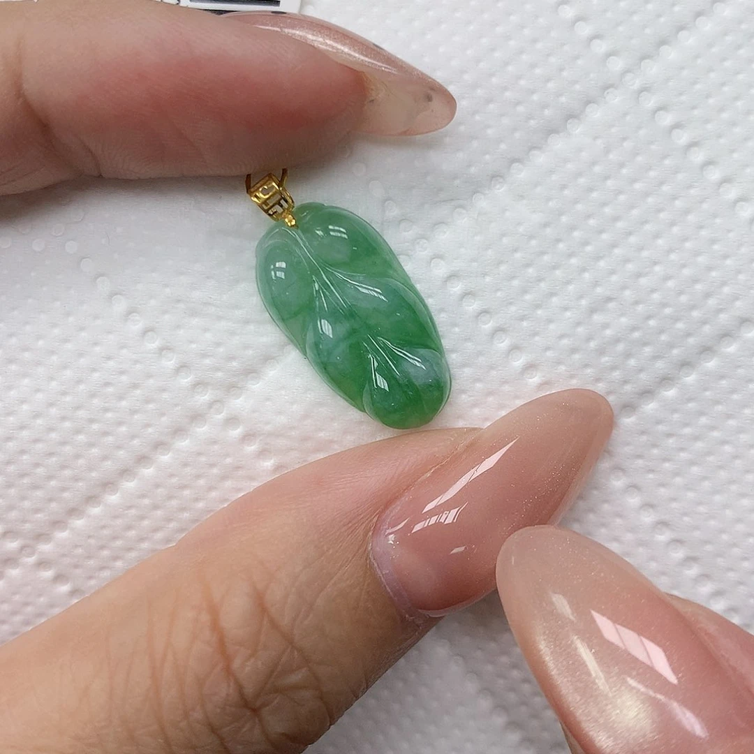 颈饰18K金镶嵌翡翠